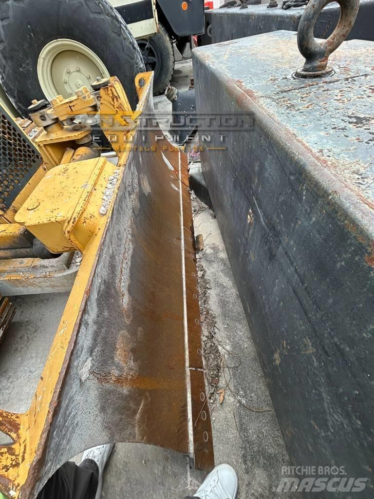 CAT D 3 C III Vikšriniai buldozeriai