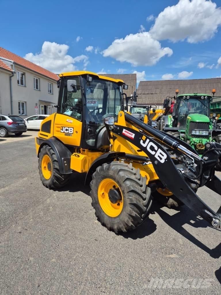 JCB 409 Agri Teleskopiniai krautuvai žemės ūkiui