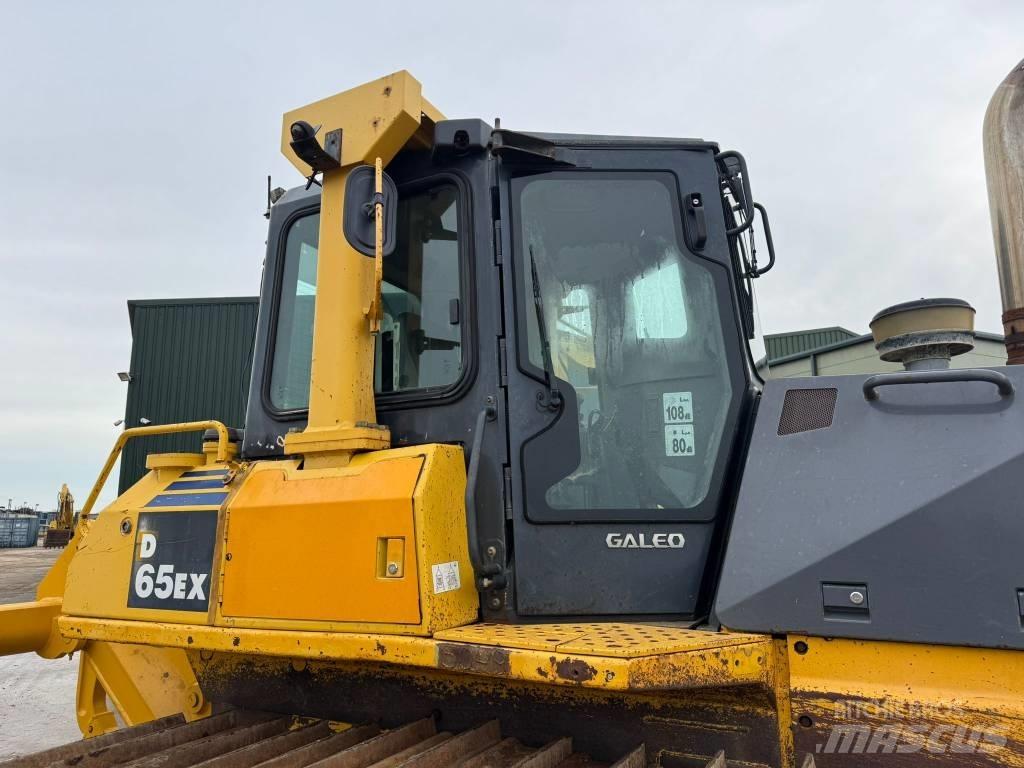 Komatsu D65EX-15 Vikšriniai buldozeriai