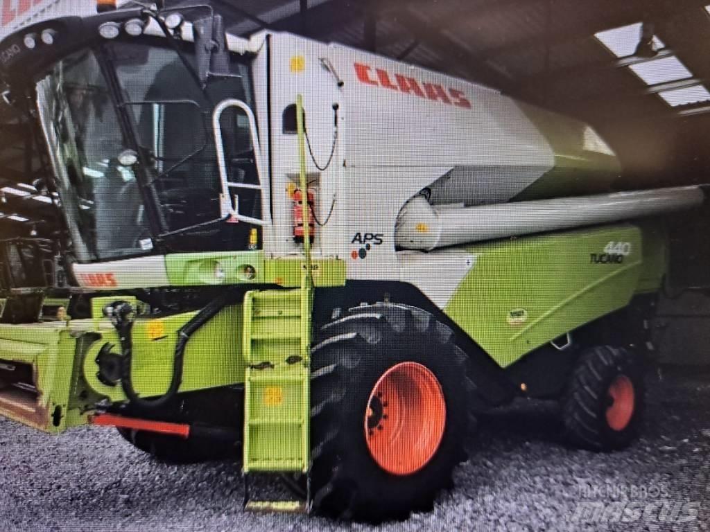 CLAAS Tucano 440 Derliaus nuėmimo kombainai