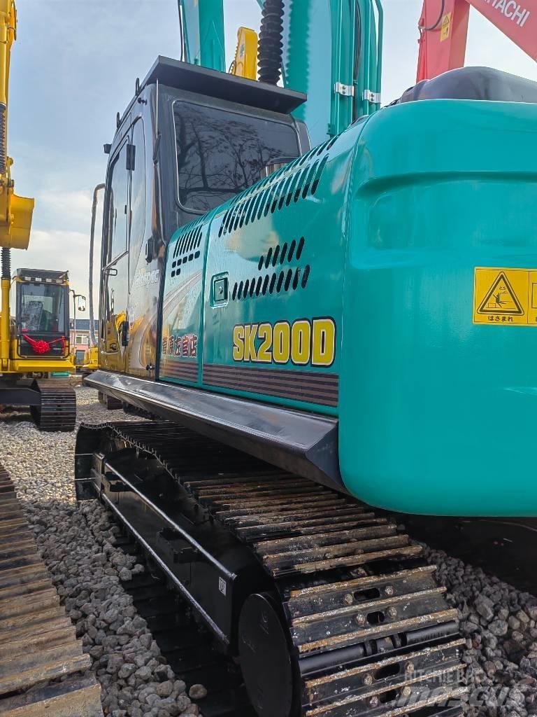 Kobelco SK 200D Vidutinės galios ekskavatoriai 7-12 t