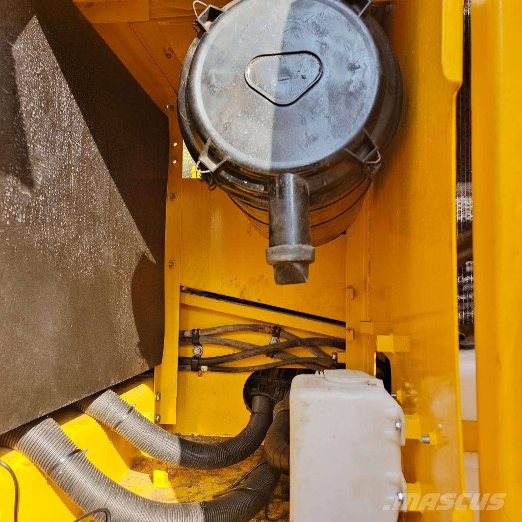 Komatsu PC 200-8 Vikšriniai ekskavatoriai