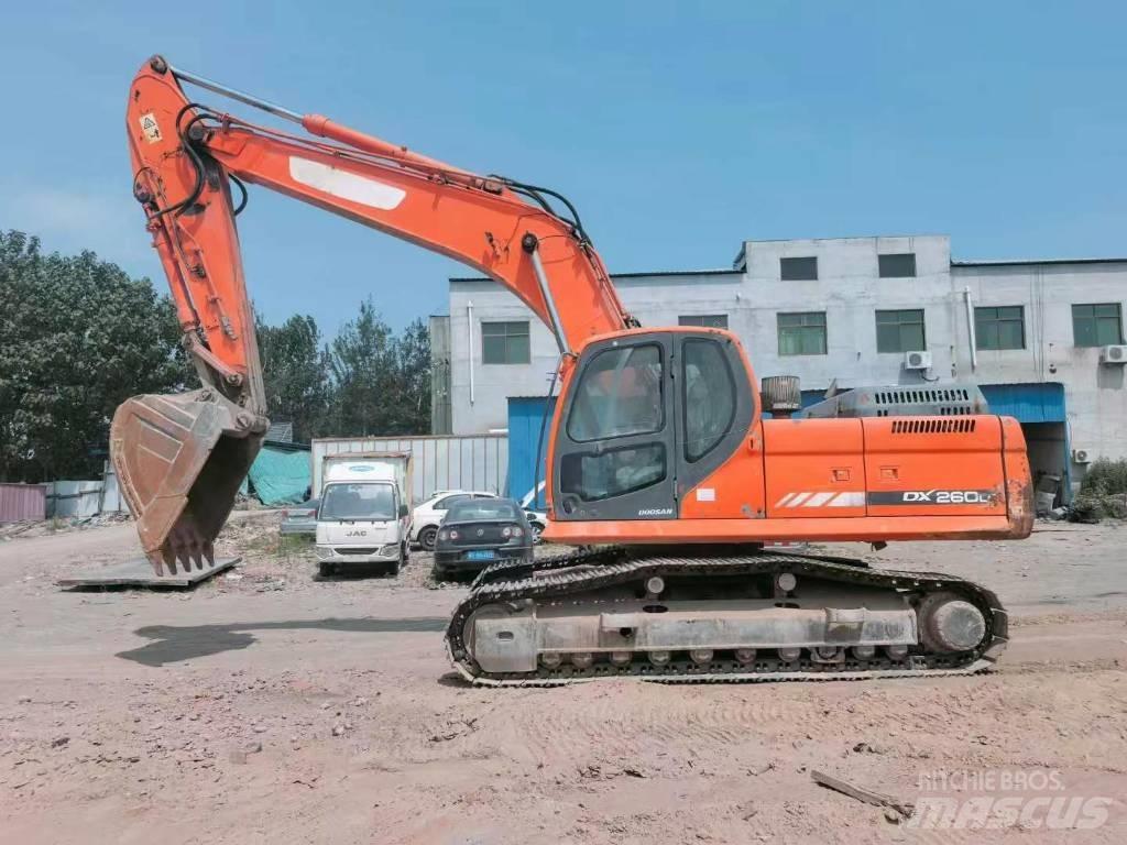 Doosan DX260 Vikšriniai ekskavatoriai