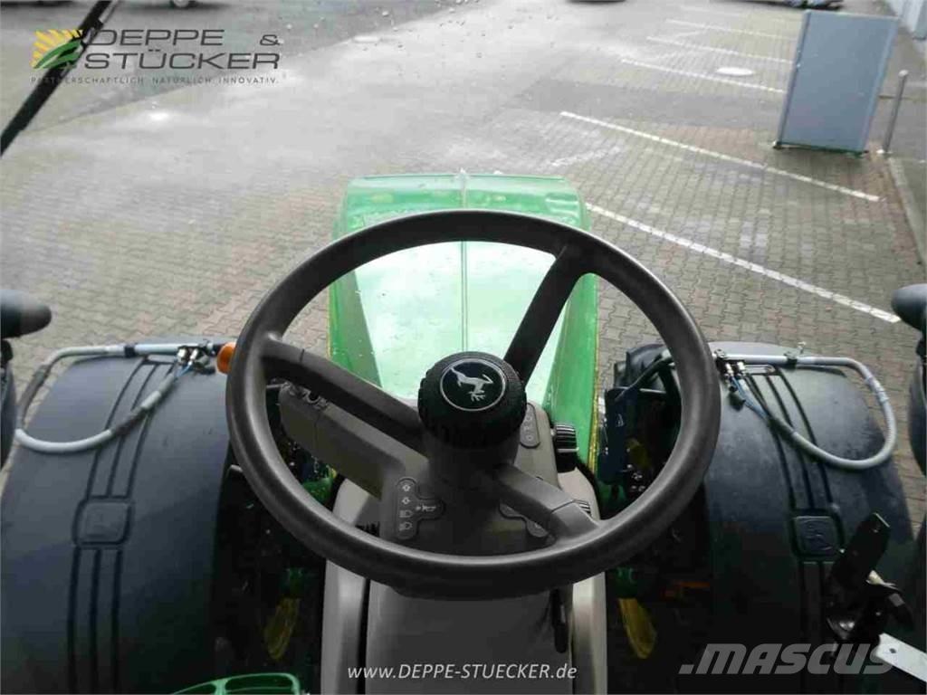 John Deere 8310R Traktoriai