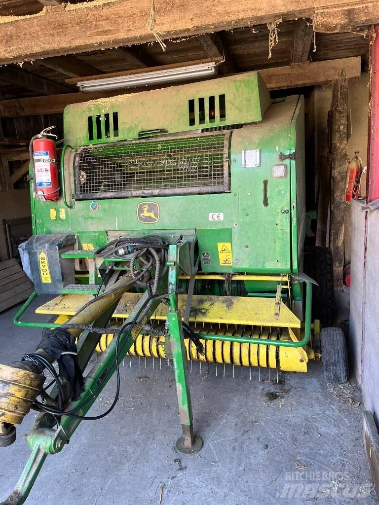 John Deere 578 Ritinių presai