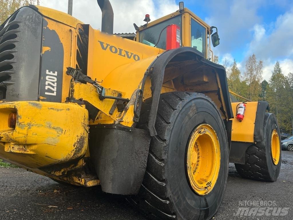 Volvo L 220 E Naudoti ratiniai krautuvai