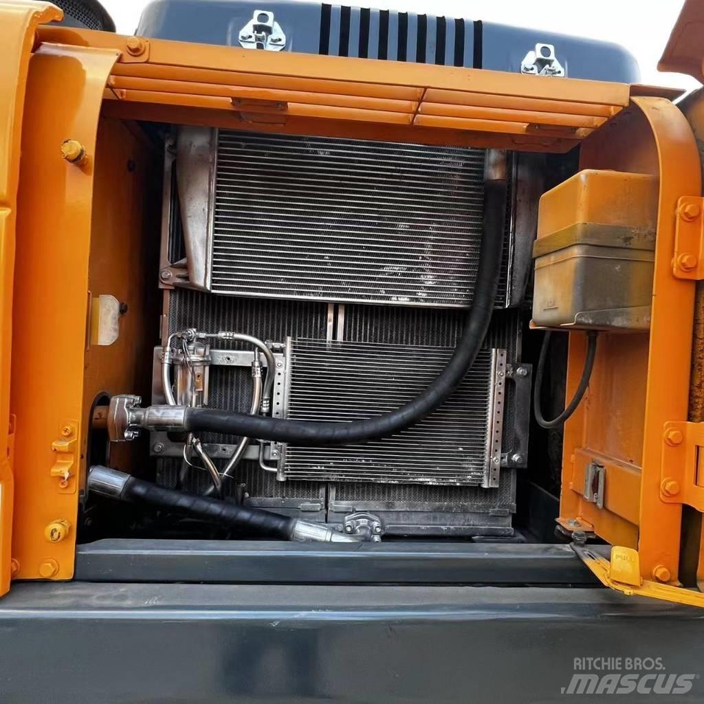 Hyundai R220-9S Vikšriniai ekskavatoriai