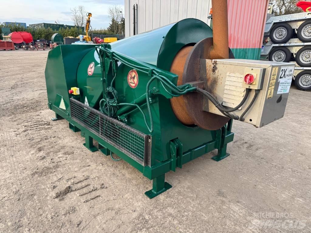  ROADMENDER MODEL 4 Maža asfalto klojimo technika