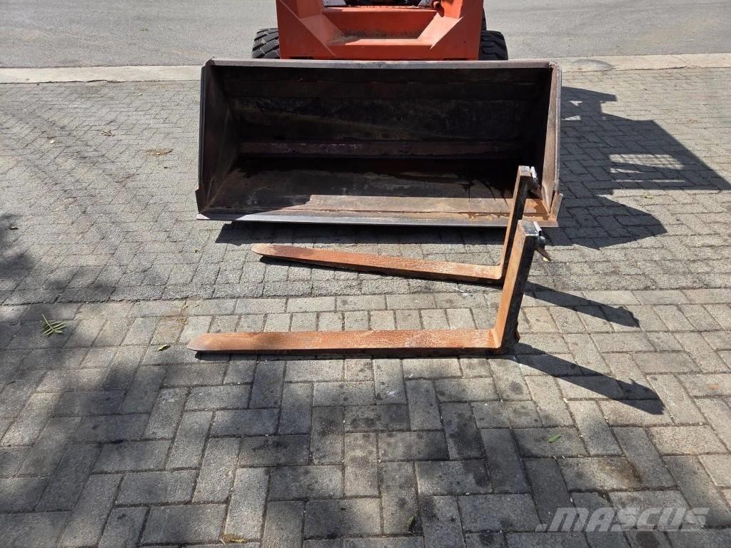 Thomas T170 Krautuvai su šoniniu pasukimu