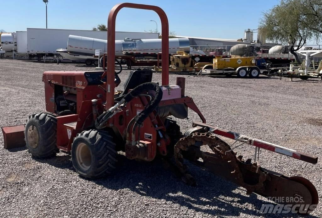 Ditch Witch 3700 DD Tranšėjų ekskavatoriai