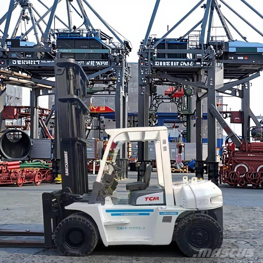 TCM FD 70 Z8 Sunkvežimiai su dengtu kėbulu