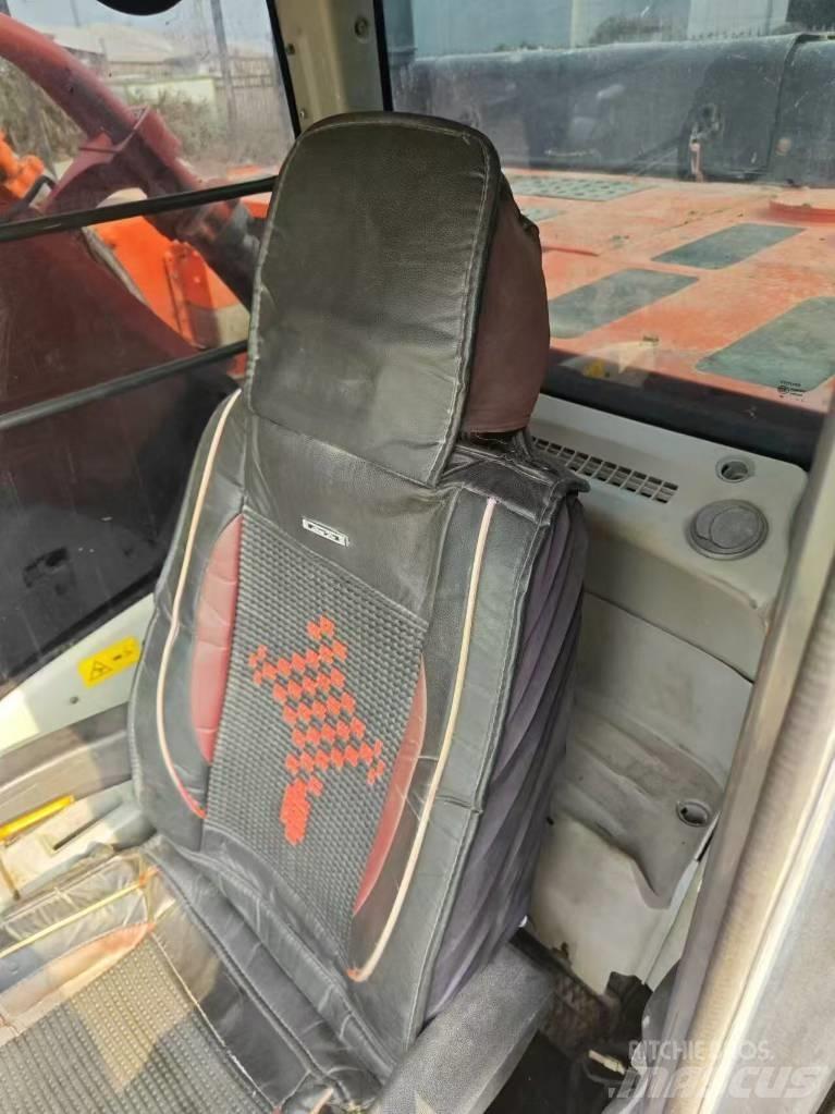 Hitachi 470 Vikšriniai ekskavatoriai