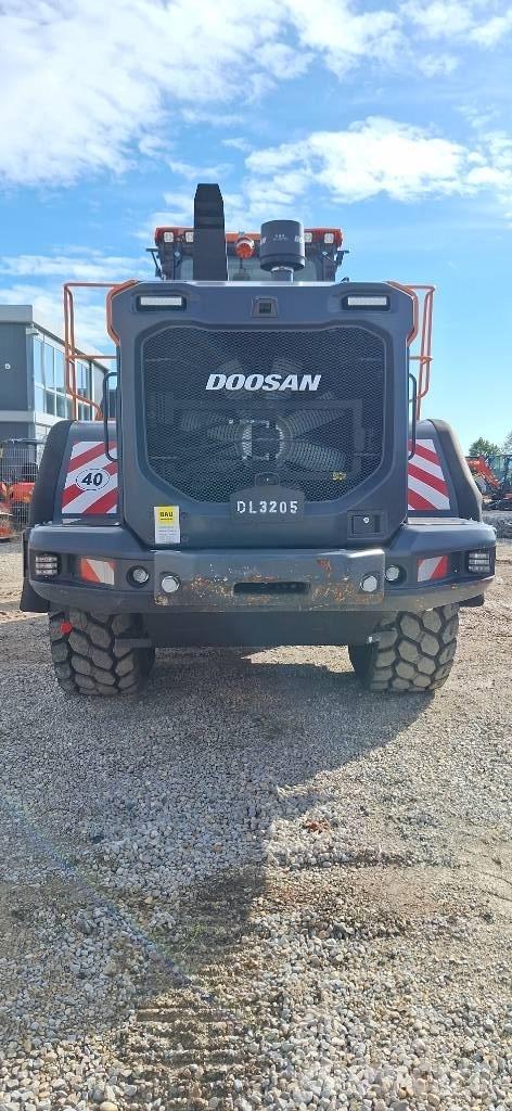 Doosan DL 320-7 Naudoti ratiniai krautuvai