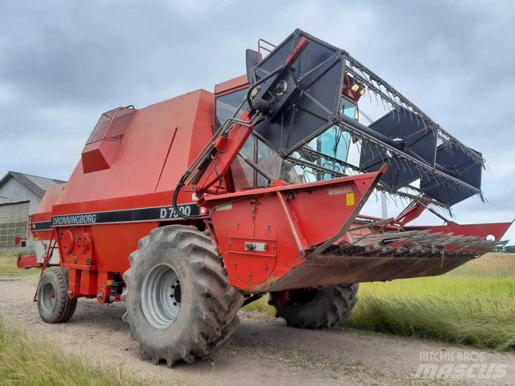 Dronningborg D7500 Derliaus nuėmimo kombainai