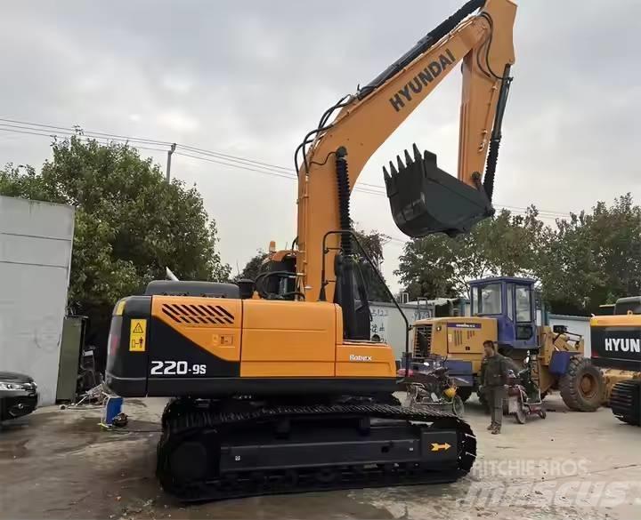 Hyundai R220-9S Vikšriniai ekskavatoriai