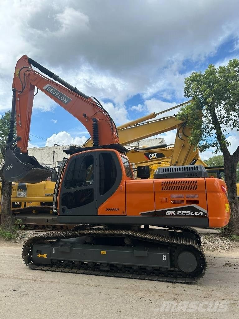 Develon DX 225 LCA Vidutinės galios ekskavatoriai 7-12 t