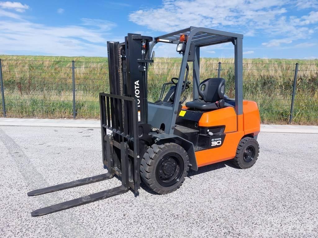 Toyota FDZN30 Dyzeliniai krautuvai