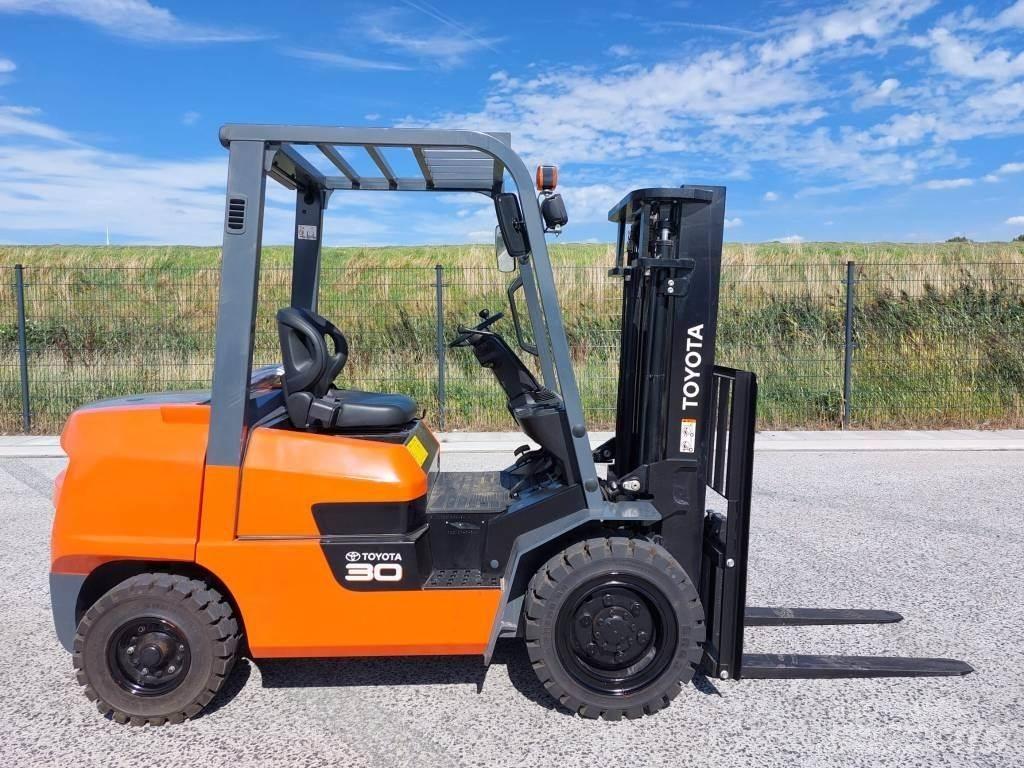 Toyota FDZN30 Dyzeliniai krautuvai
