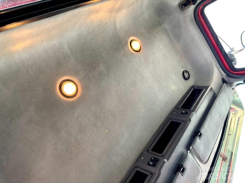 Mack Granite Pagalbos kelyje automobiliai
