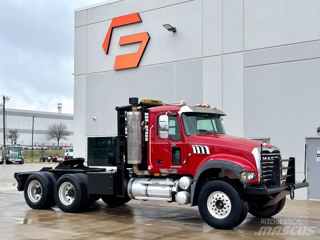 Mack Granite Pagalbos kelyje automobiliai