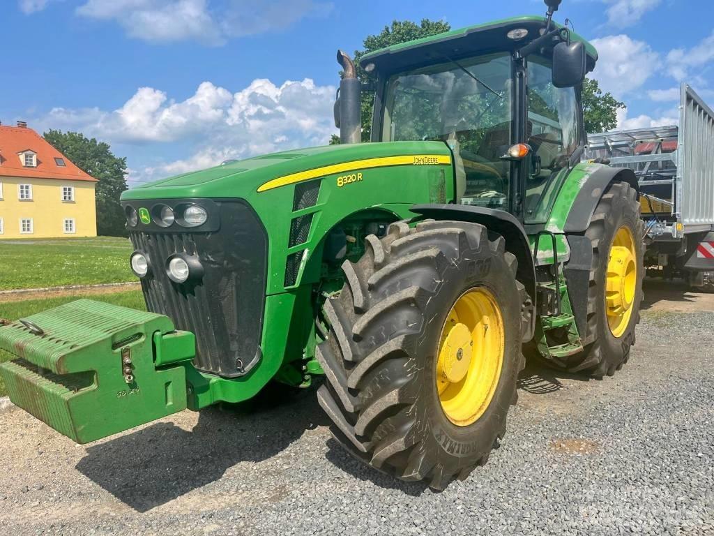 John Deere 8320 R Traktoriai