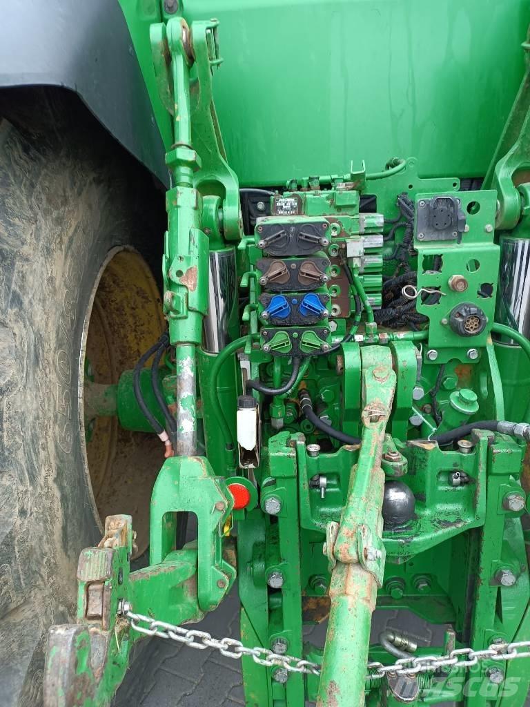 John Deere 7215 R Traktoriai