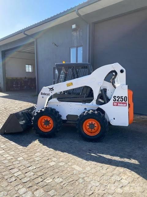 Bobcat S 250 Krautuvai su šoniniu pasukimu