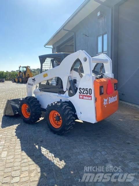 Bobcat S 250 Krautuvai su šoniniu pasukimu