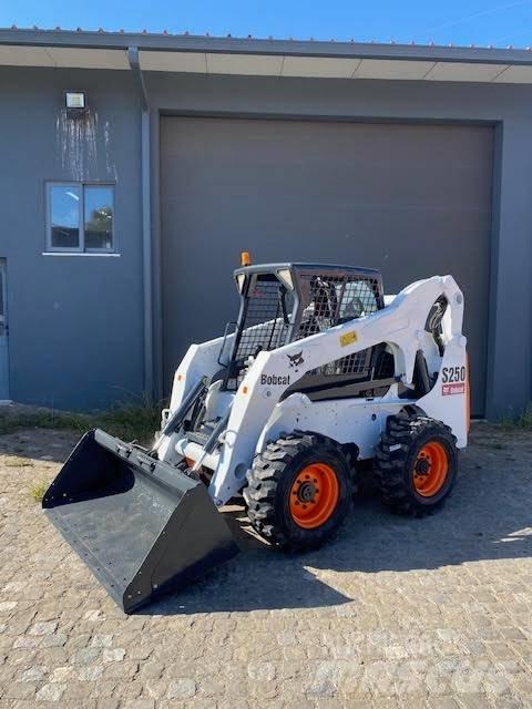 Bobcat S 250 Krautuvai su šoniniu pasukimu