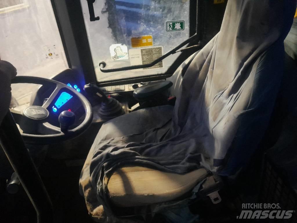 JCB 411 Teleskopiniai krautuvai žemės ūkiui