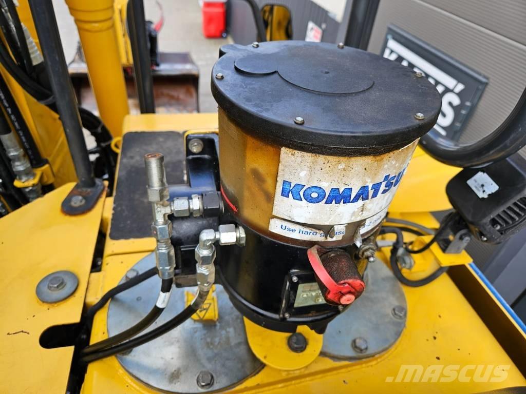 Komatsu PW 148-8 Ratiniai ekskavatoriai