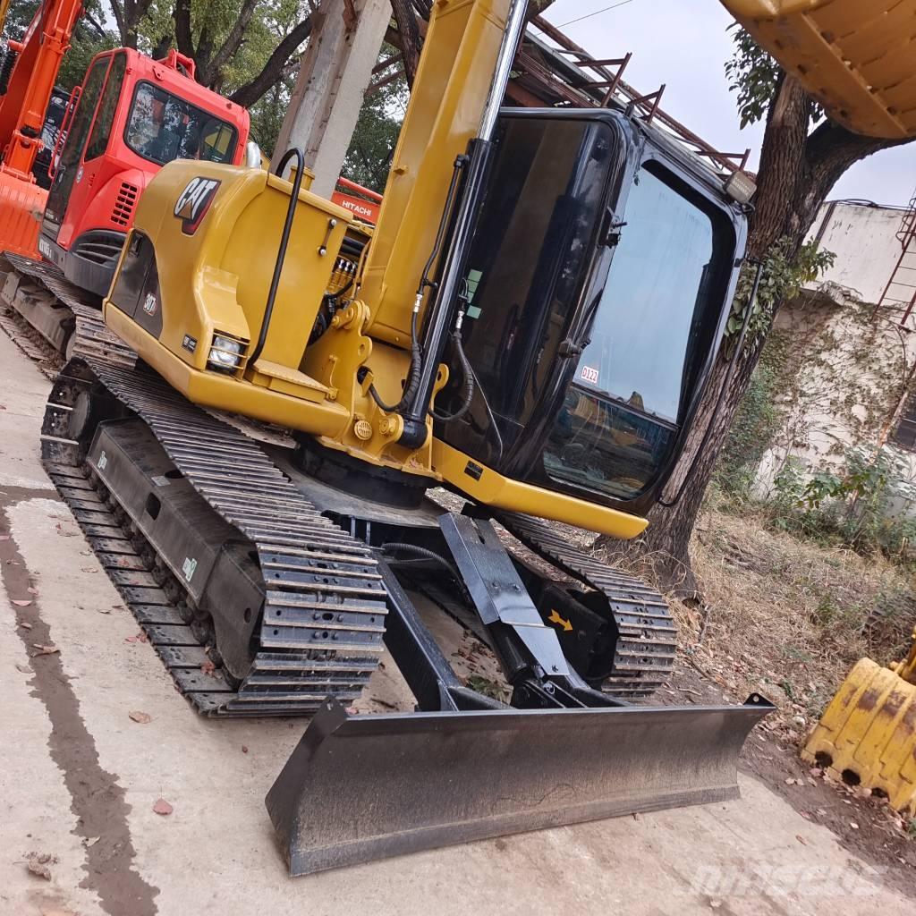CAT 307D Vidutinės galios ekskavatoriai 7-12 t