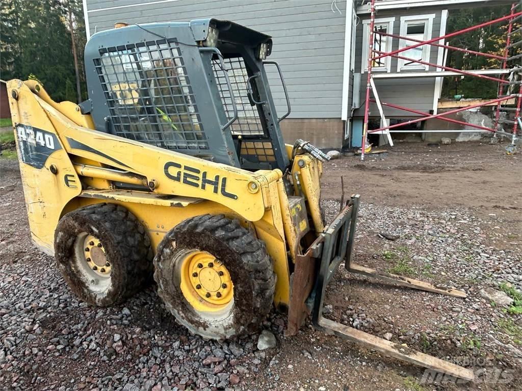 Gehl 4240 Krautuvai su šoniniu pasukimu