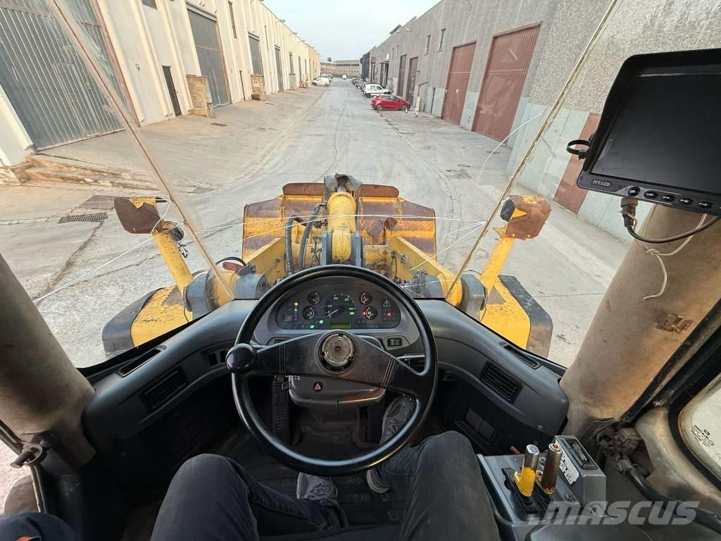 Komatsu WA 380-5H Naudoti ratiniai krautuvai