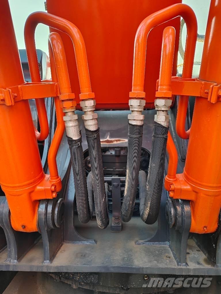 Hitachi ZX 210 Vikšriniai ekskavatoriai