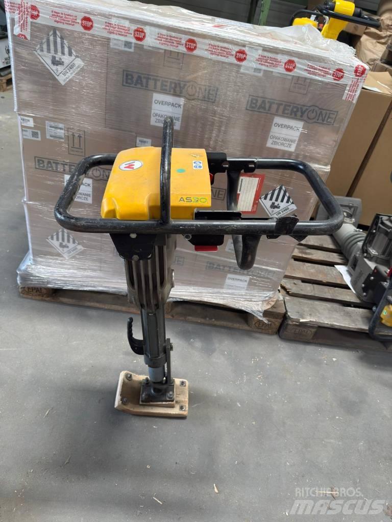 Wacker Neuson AS30e Plūktuvai