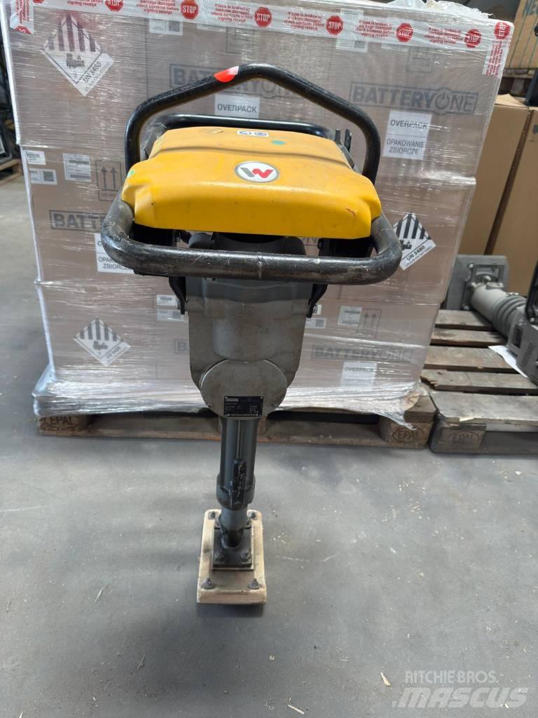 Wacker Neuson AS30e Plūktuvai