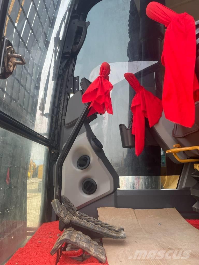 CAT 323GC Vikšriniai ekskavatoriai