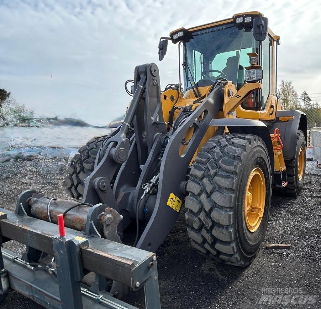 Volvo L 90 H Naudoti ratiniai krautuvai