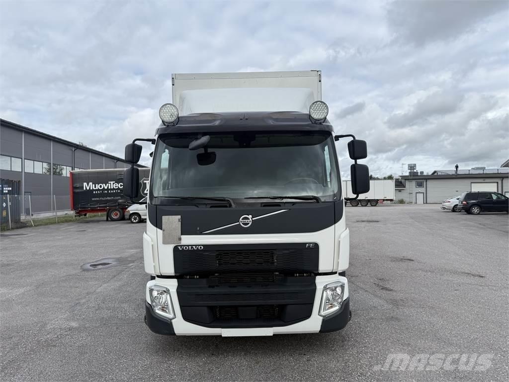 Volvo FE320 4x2 Sunkvežimiai su dengtu kėbulu