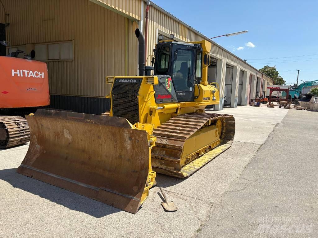 Komatsu 61 PX Vikšriniai buldozeriai