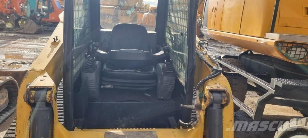 Komatsu CK 35-1 Krautuvai su šoniniu pasukimu