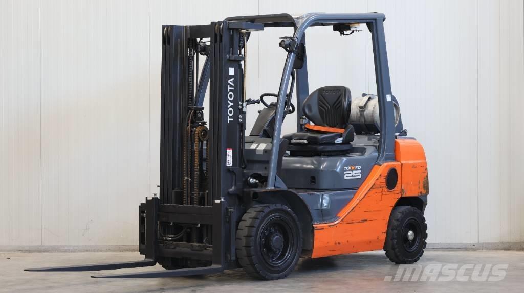 Toyota 02-8 FGF 25 LPG (dujiniai) krautuvai