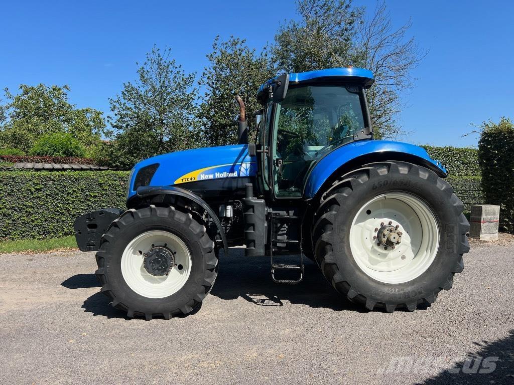 New Holland T 7040 Traktoriai