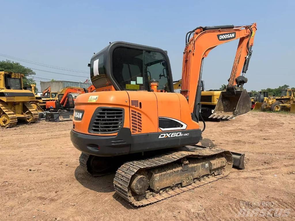 Doosan DX 60 Vikšriniai ekskavatoriai