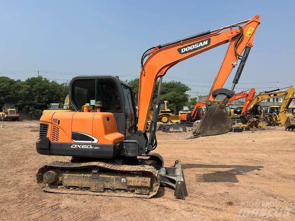Doosan DX 60 Vikšriniai ekskavatoriai