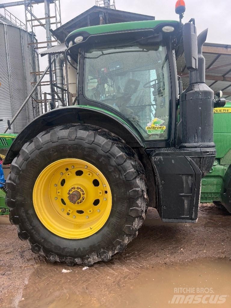 John Deere 8320 R Traktoriai
