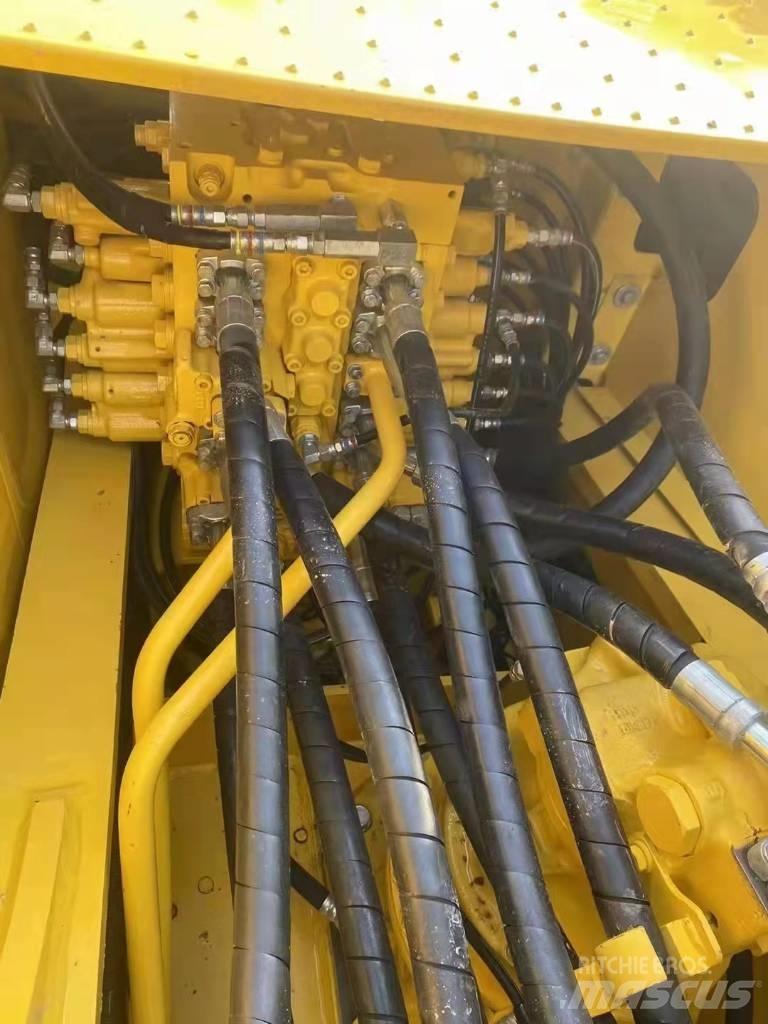 Komatsu PC 220-8 Vikšriniai ekskavatoriai