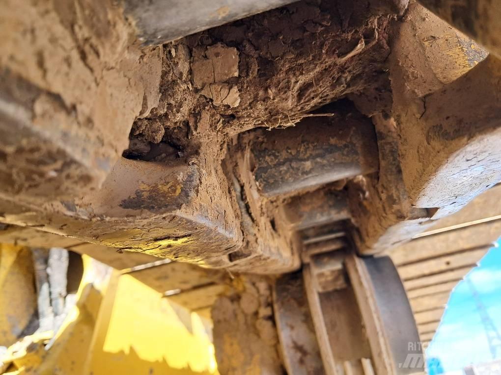 Komatsu D61PXI-24E0 Vikšriniai buldozeriai