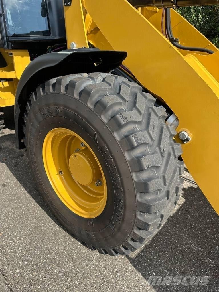 CAT 908 Naudoti ratiniai krautuvai